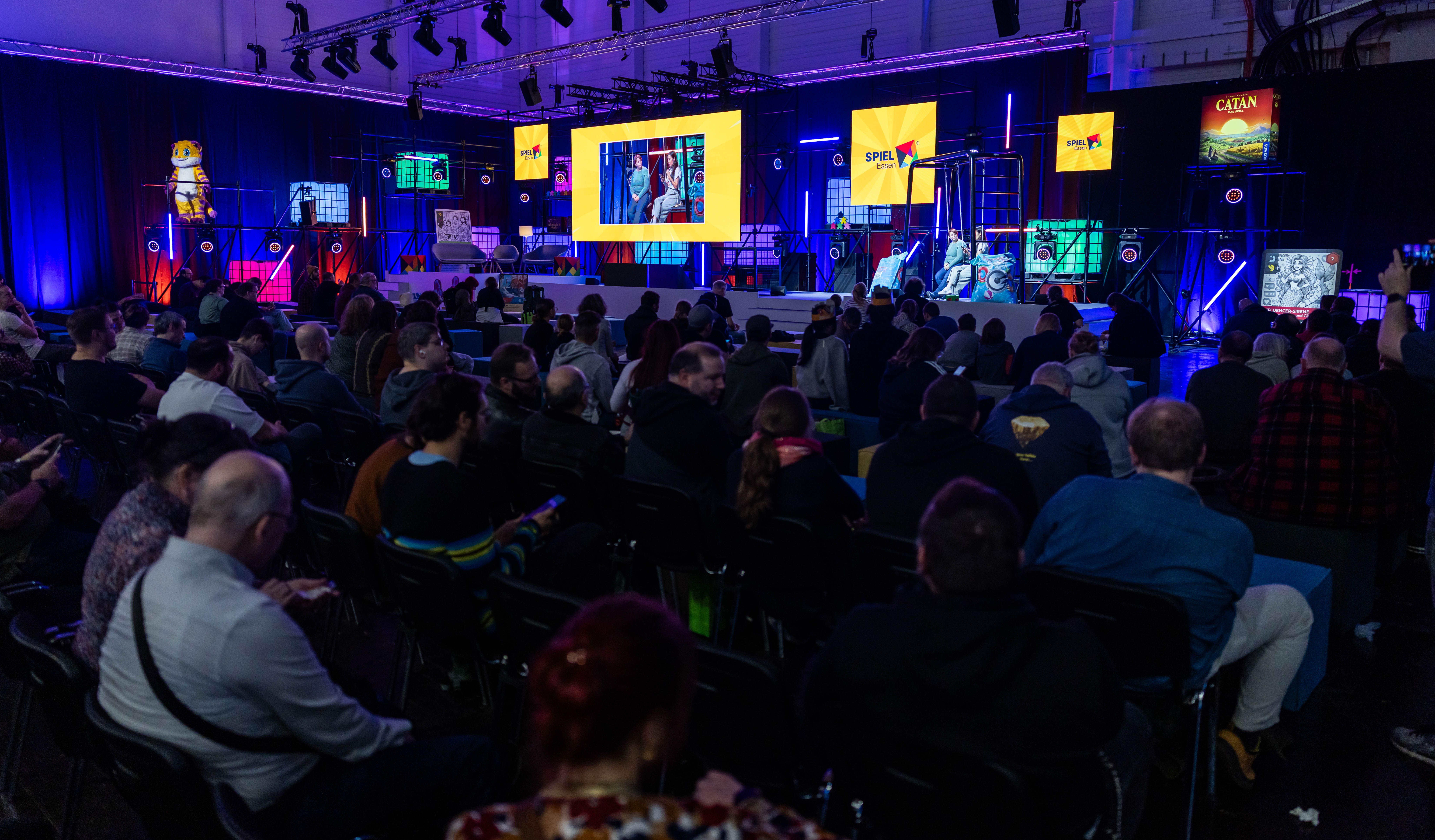 SPIEL Essen 2025 Full house an der Buhne
