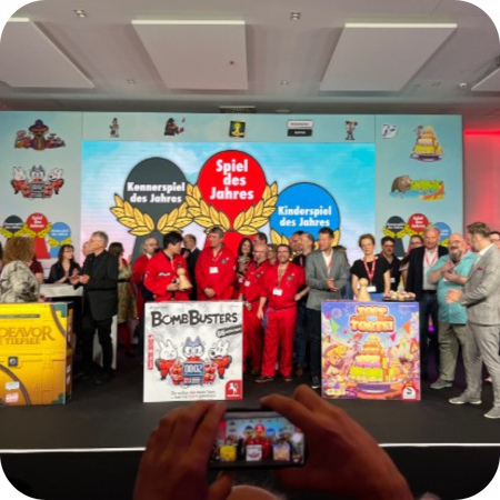Winners of Spiel des Jahres 2025 on stage